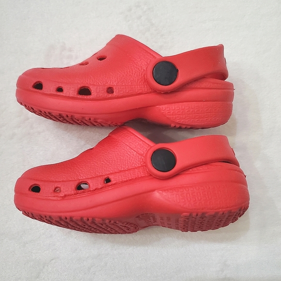 Capelli Red Clog with Strap Baby Toddler Girls Size 4-5 Shoes - Picture 6 of 9